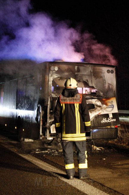 Bus brannte A 59 Rich Koeln AK Flughafen 03.jpg